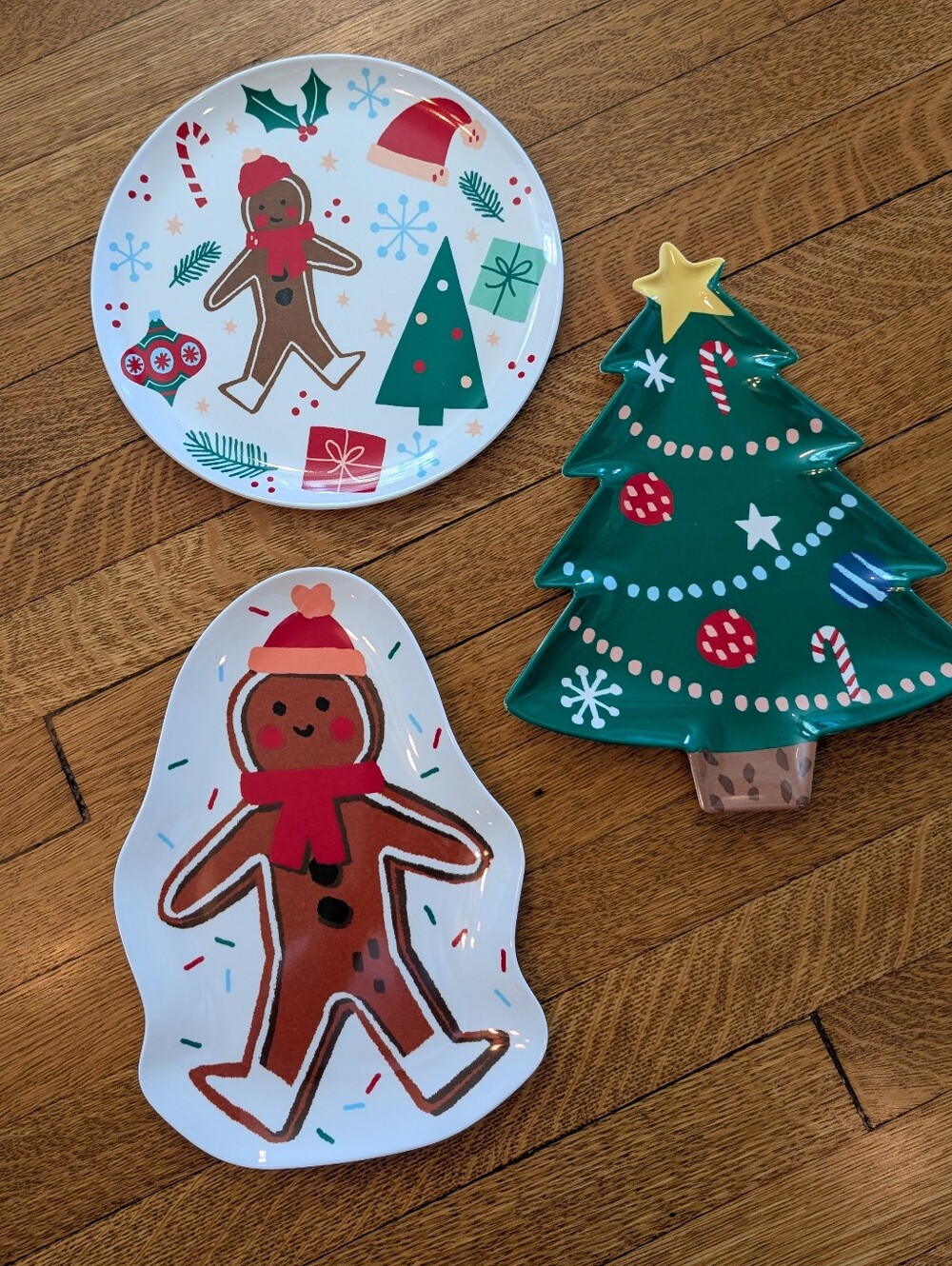 Wondershop Christmas Tree & Gingerbread Snack Plates - Figural Plastic Plates
